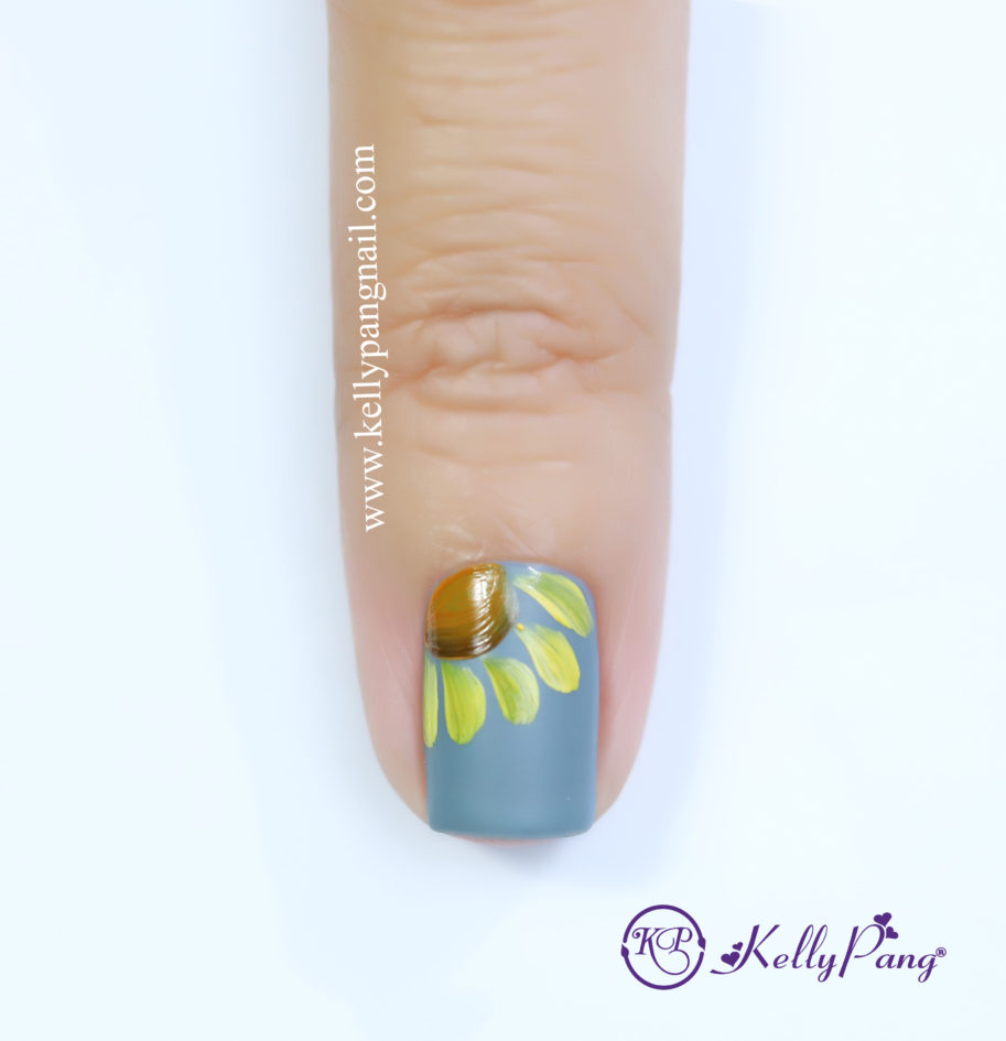 Hướng dẫn vẽ móng Click xem cách vẽ mẫu nails Hoa Cúc Vàng Bước 3