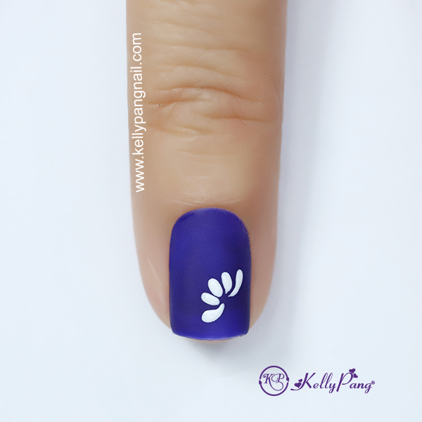Hướng dẫn vẽ móng Click xem cách vẽ mẫu nail style hoa lá siêu nhanh Bước 2