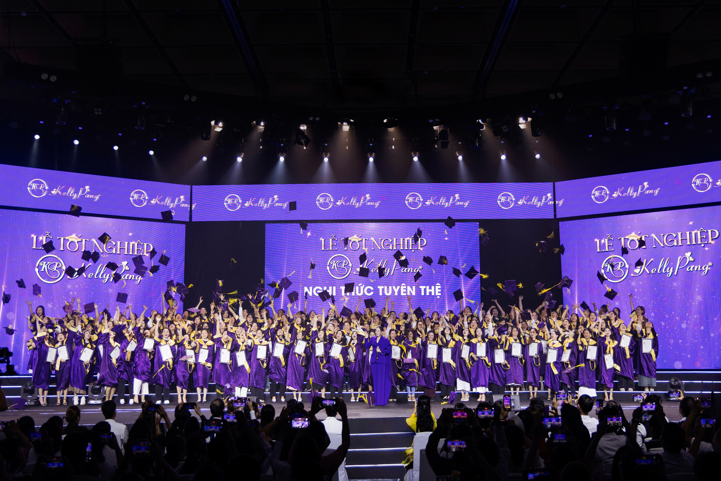 Lễ tốt nghiệp học viên Kelly Pang Nail Academy