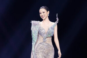 Thiết kế dạ hội kết hợp 999 chiếc móng của Kelly Pang