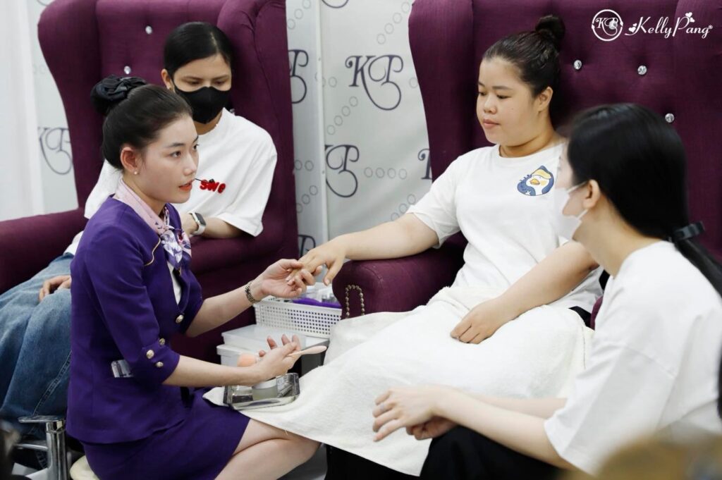 Cơ sở vật chất hiện đại tại Kelly Pang Nail Academy