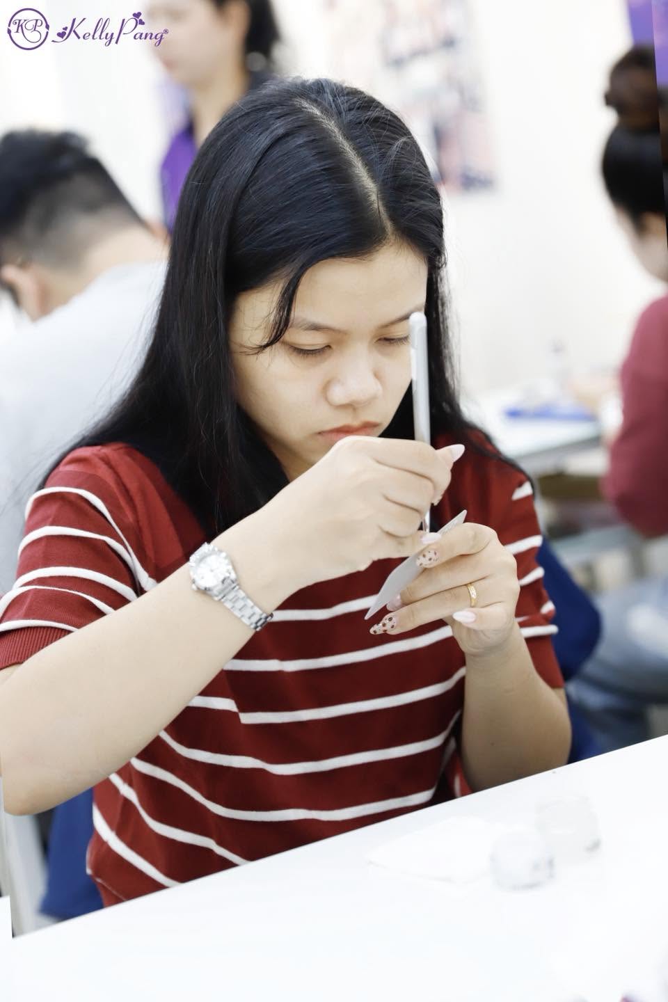 Học viên Kelly Pang thành công với nghề nail