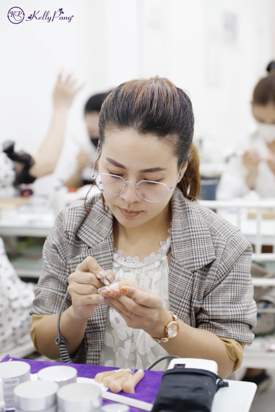 Học viên Kelly Pang chia sẻ câu chuyện nghề nail