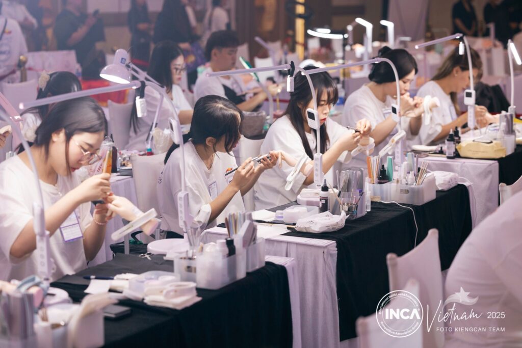 Học viên Kelly Pang trong giờ học thực hành
