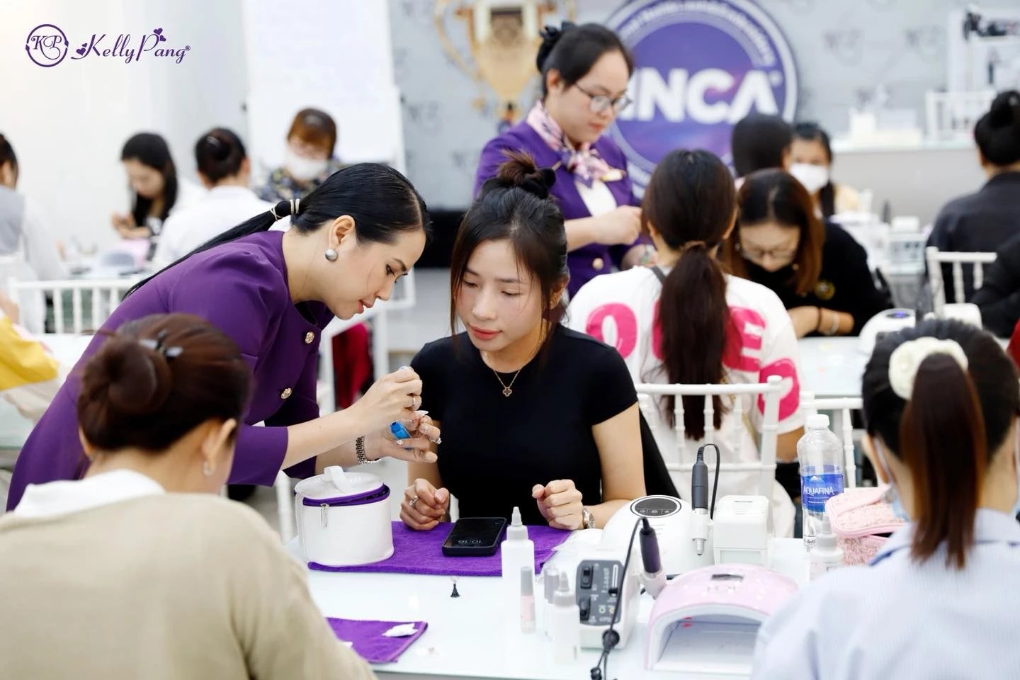 Lớp học tại Kelly Pang trang bị đầy đủ dụng cụ