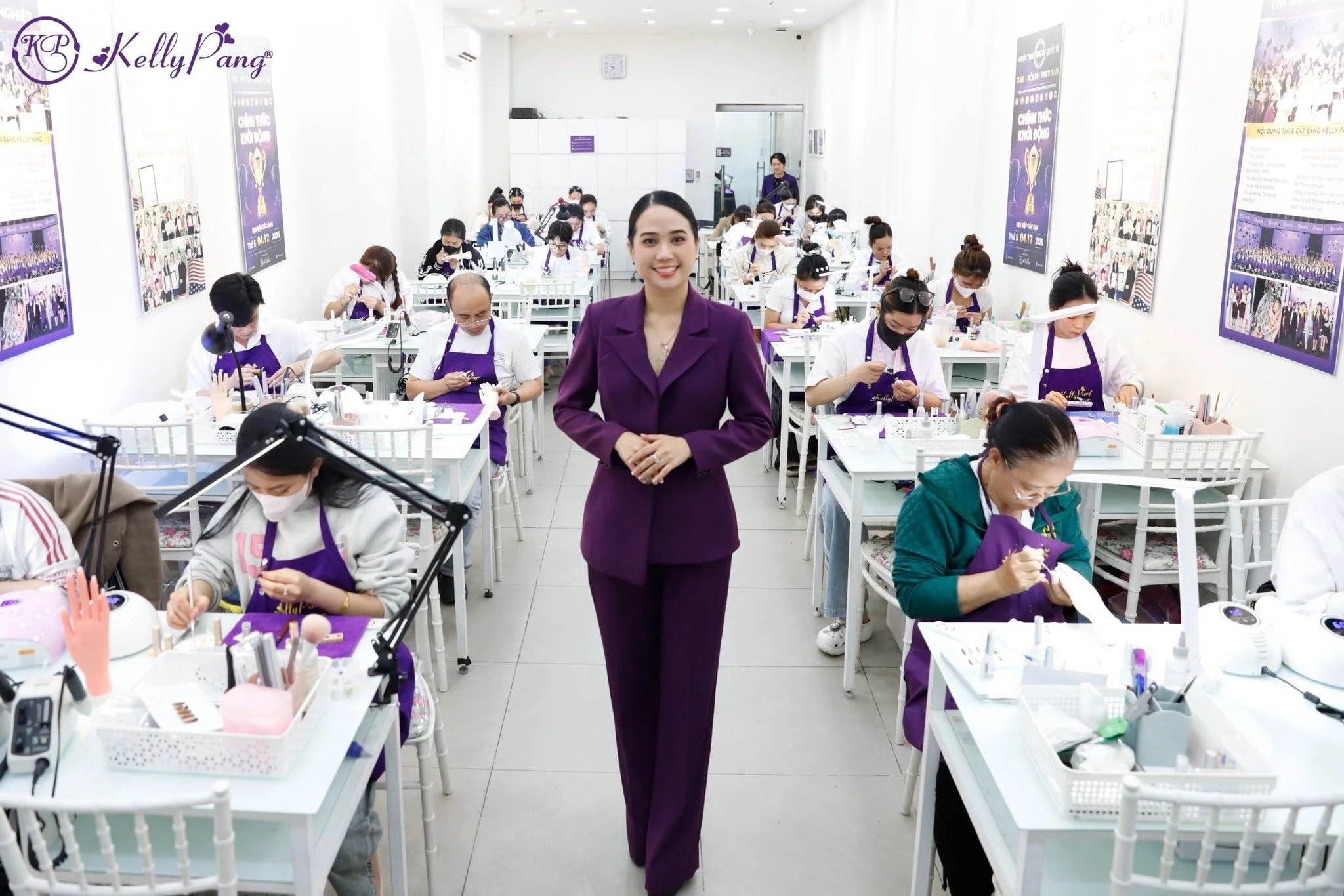 Lớp học tại Kelly Pang trang bị đầy đủ dụng cụ