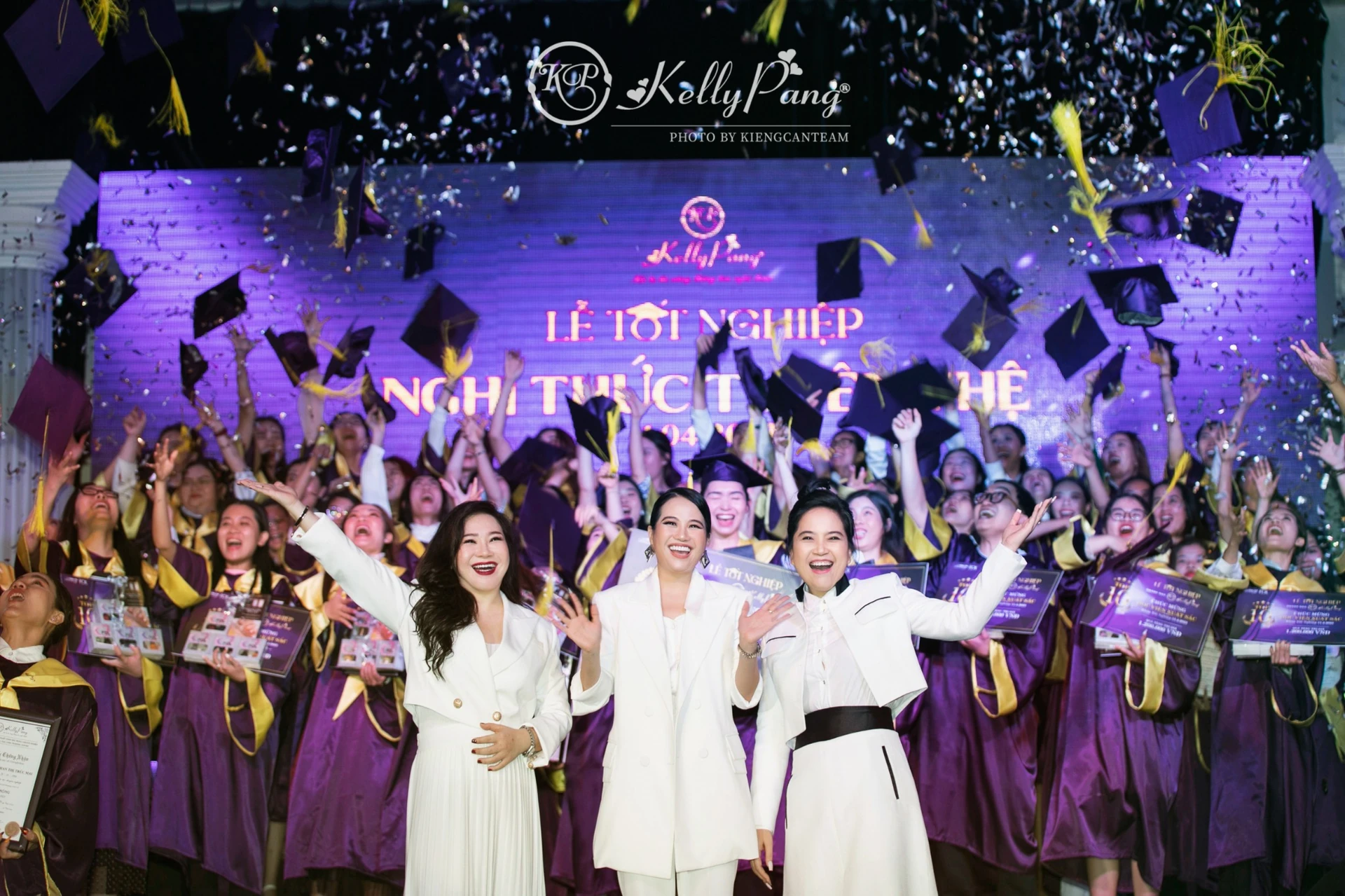 Lễ tốt nghiệp tại Kelly Pang
