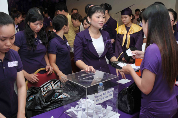 khu-bo-phieu-boc-tham-may-man khu bo phieu boc tham may man Tưng Bừng Kỷ Niệm 9 Năm Thành Lập Của KellyPang